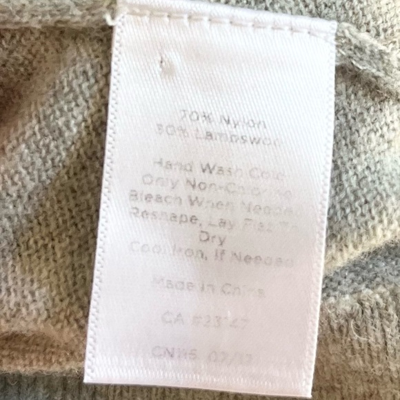 Talbots Light Gray Lambswool Flare Sleeve Button Sweater Sz MP - Picture 5 of 5